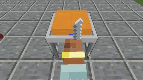 Le cheddar découpé sur sa table.